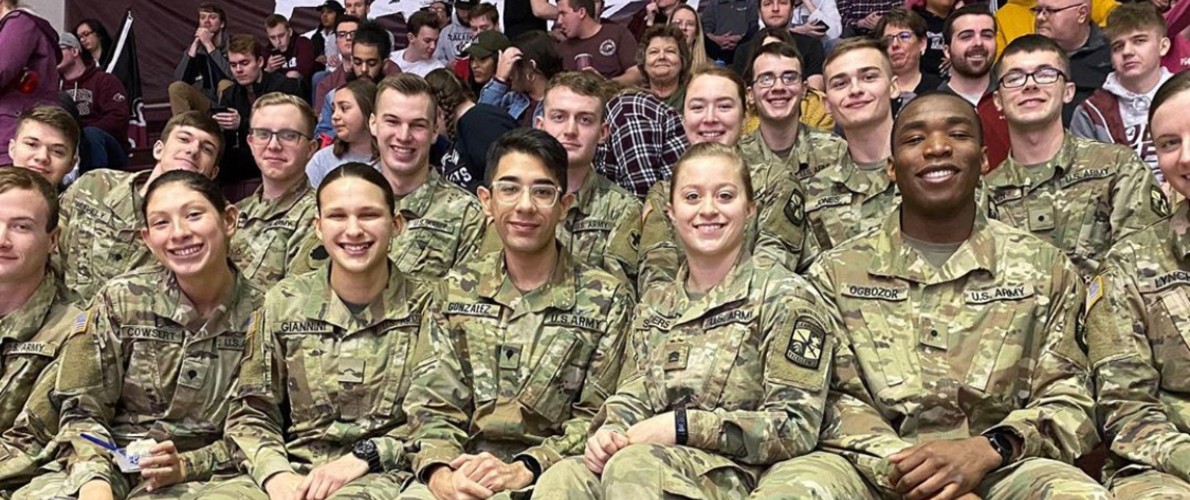 SIU Army ROTC group photo in gym